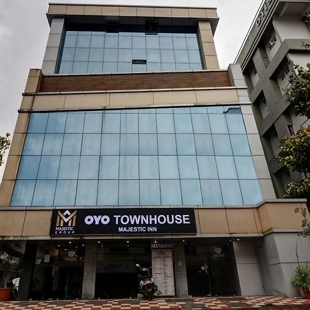 Oyo Townhouse 595 Majestic Inn Kochi المظهر الخارجي الصورة