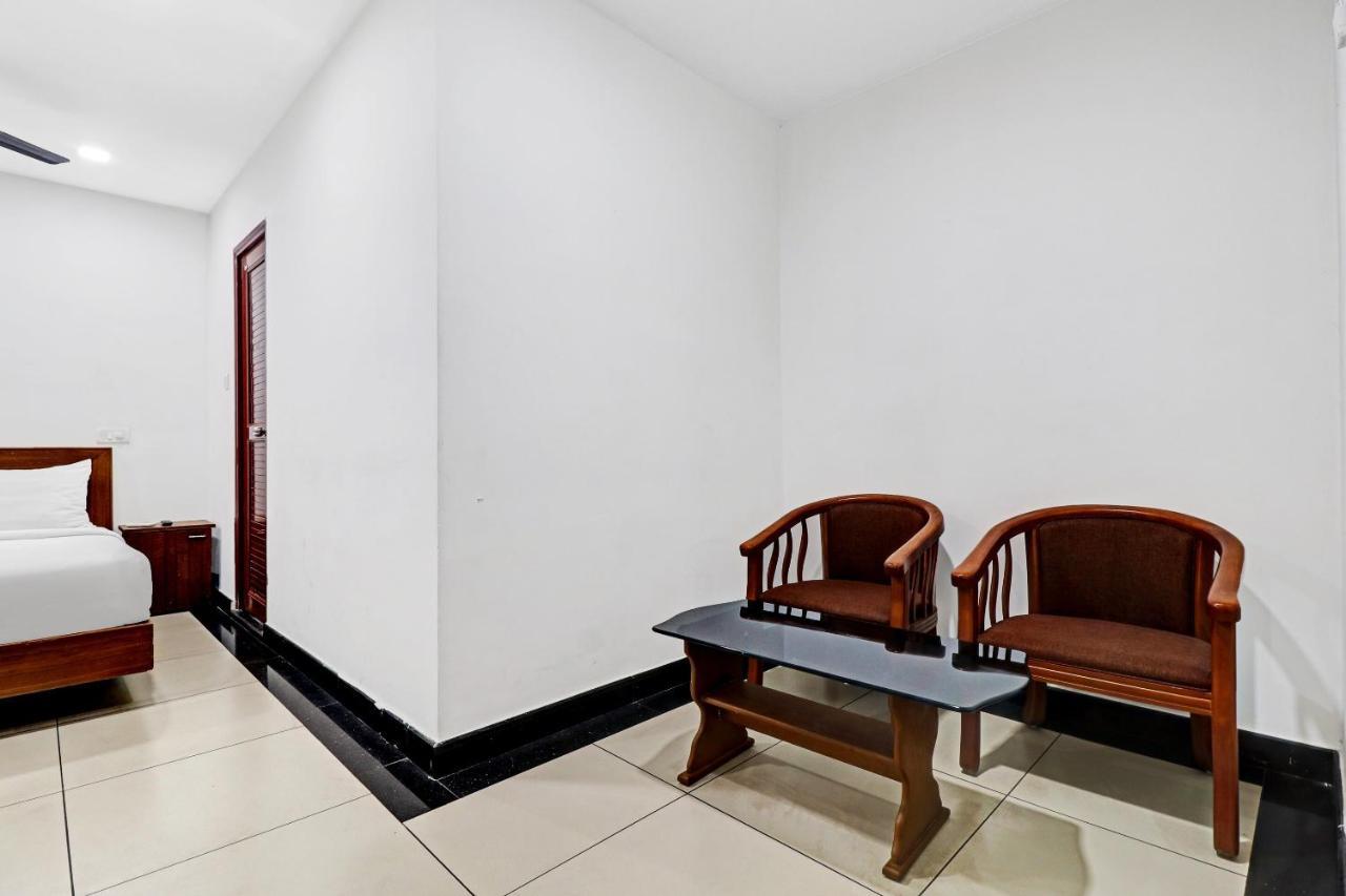 Oyo Townhouse 595 Majestic Inn Kochi المظهر الخارجي الصورة
