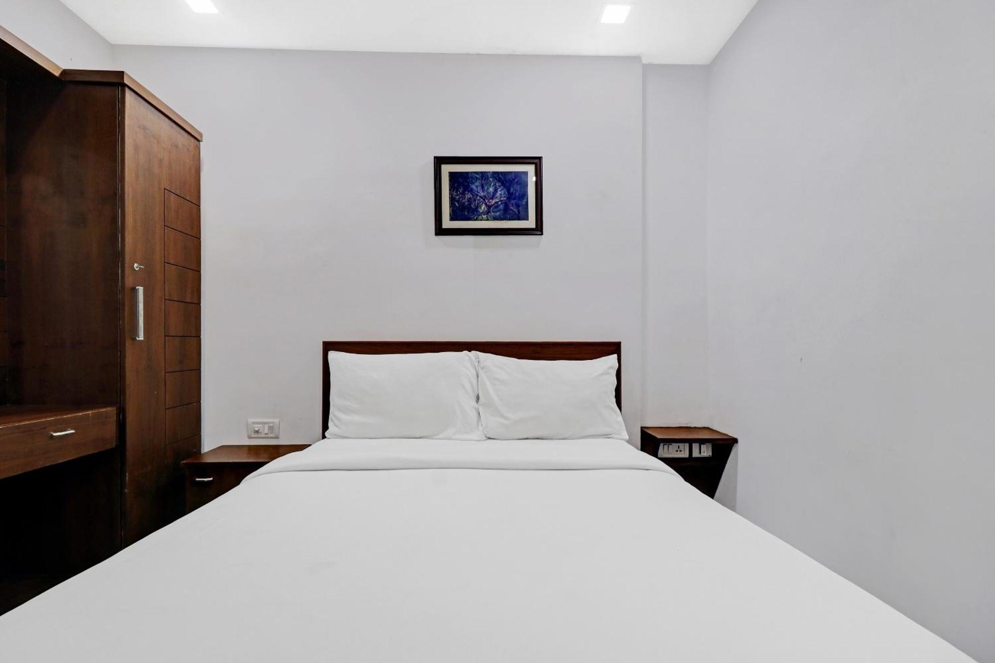 Oyo Townhouse 595 Majestic Inn Kochi المظهر الخارجي الصورة