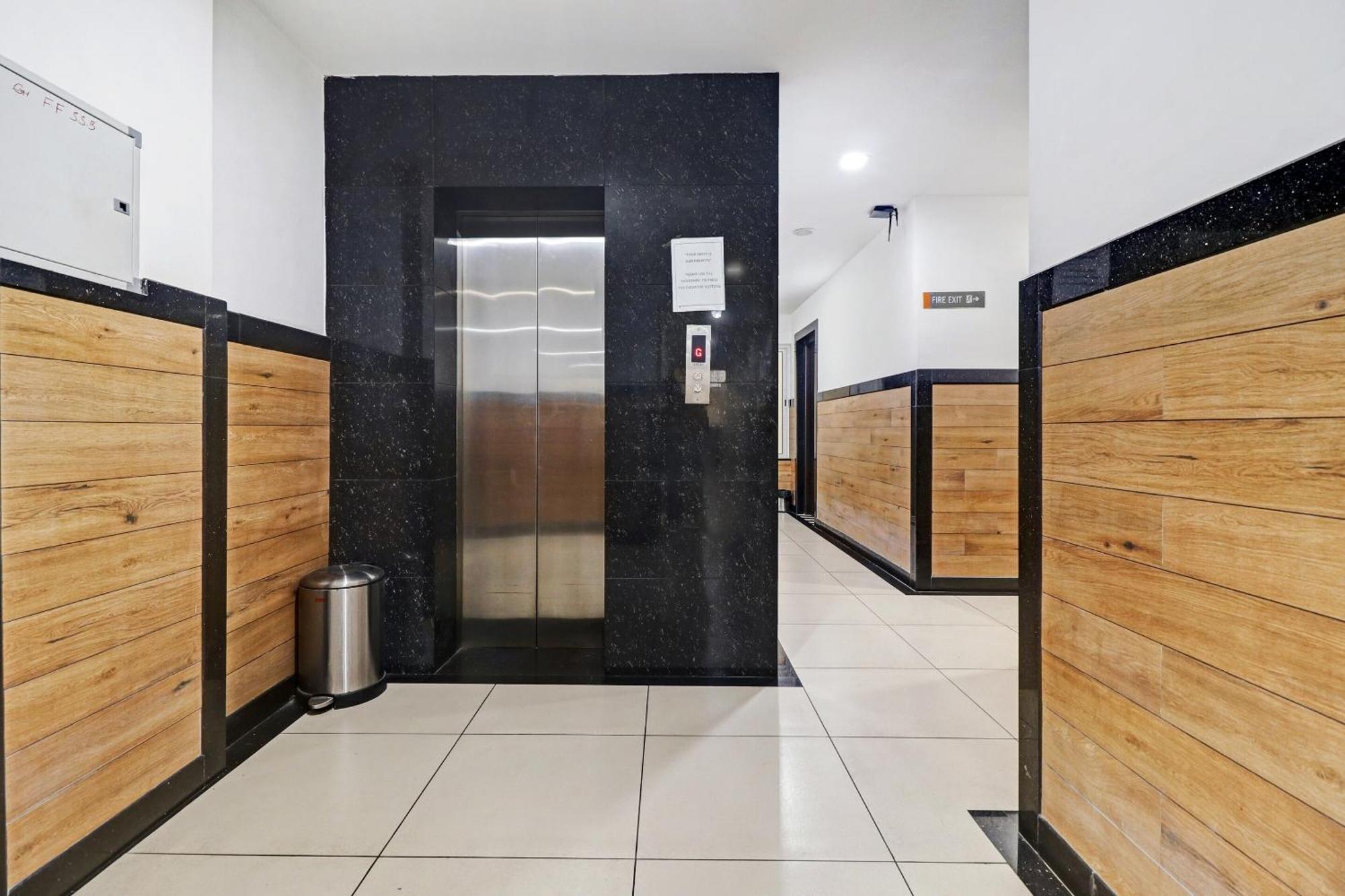 Oyo Townhouse 595 Majestic Inn Kochi المظهر الخارجي الصورة