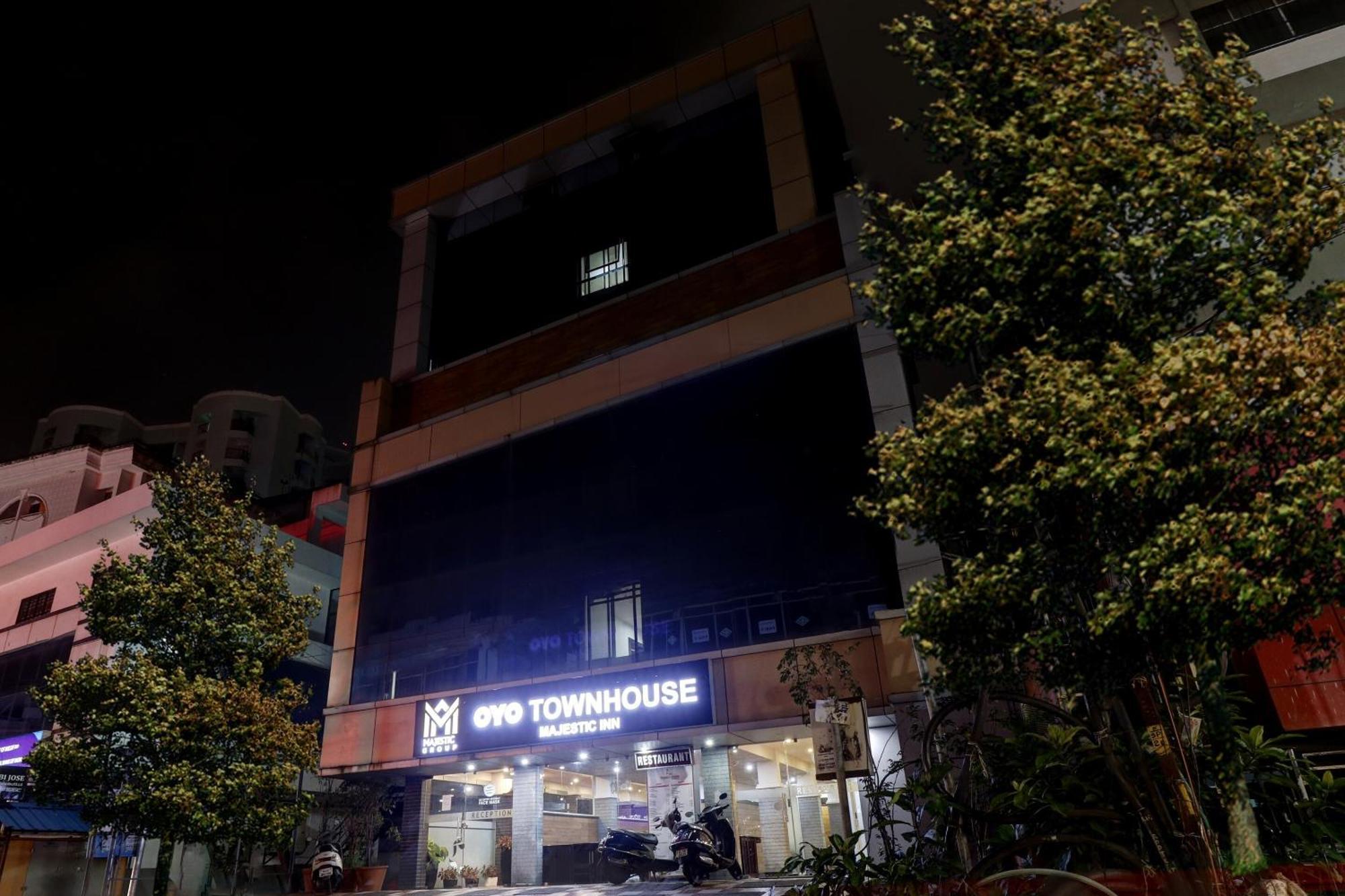 Oyo Townhouse 595 Majestic Inn Kochi المظهر الخارجي الصورة