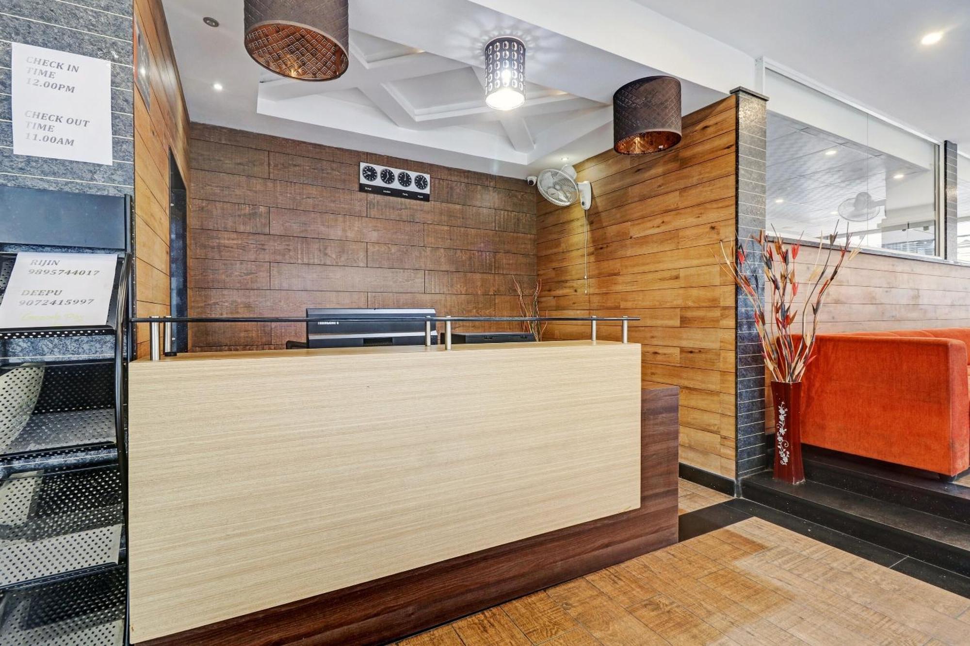Oyo Townhouse 595 Majestic Inn Kochi المظهر الخارجي الصورة