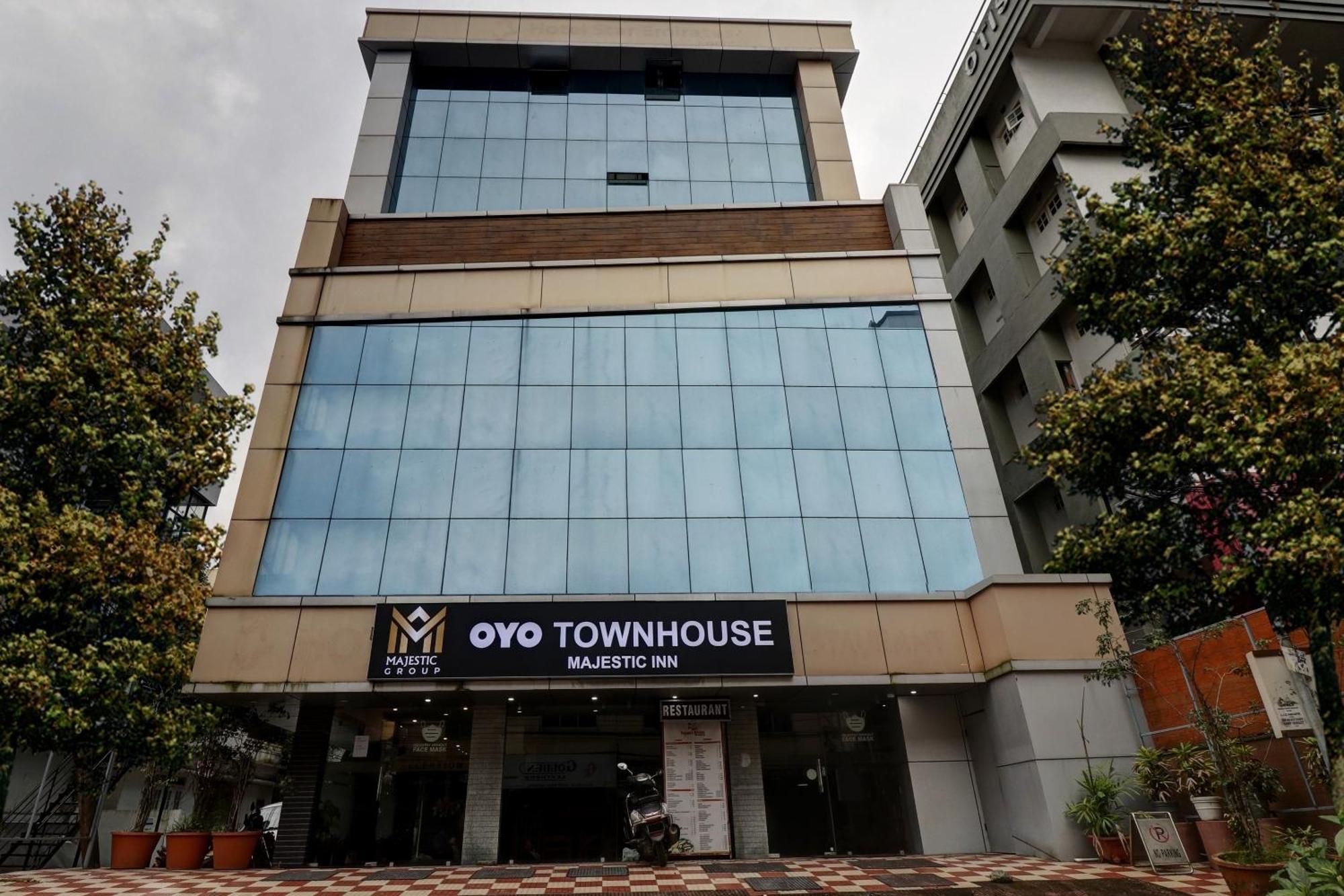 Oyo Townhouse 595 Majestic Inn Kochi المظهر الخارجي الصورة